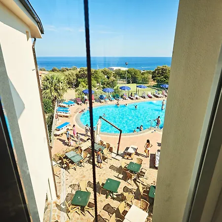 מלון Parco Blu 4*